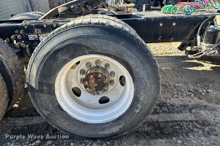 image for item DX3842 2010 Kenworth T800 semi truck