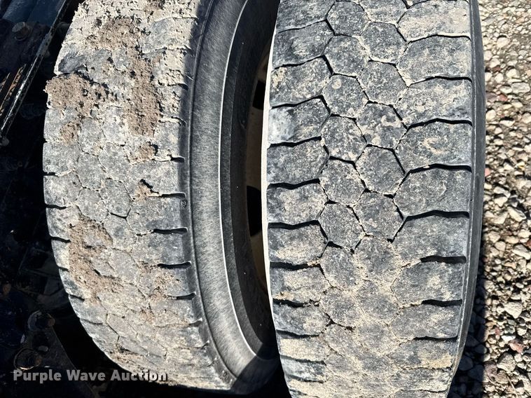 image for item DX3842 2010 Kenworth T800 semi truck