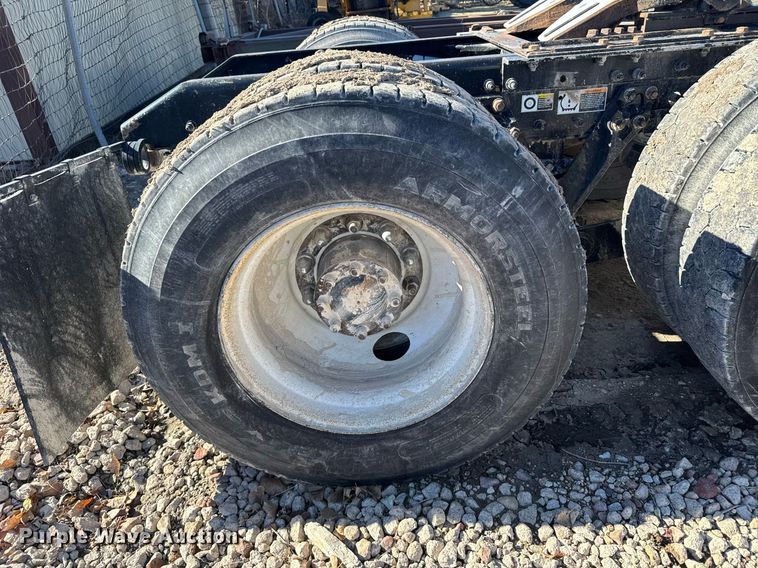 image for item DX3842 2010 Kenworth T800 semi truck