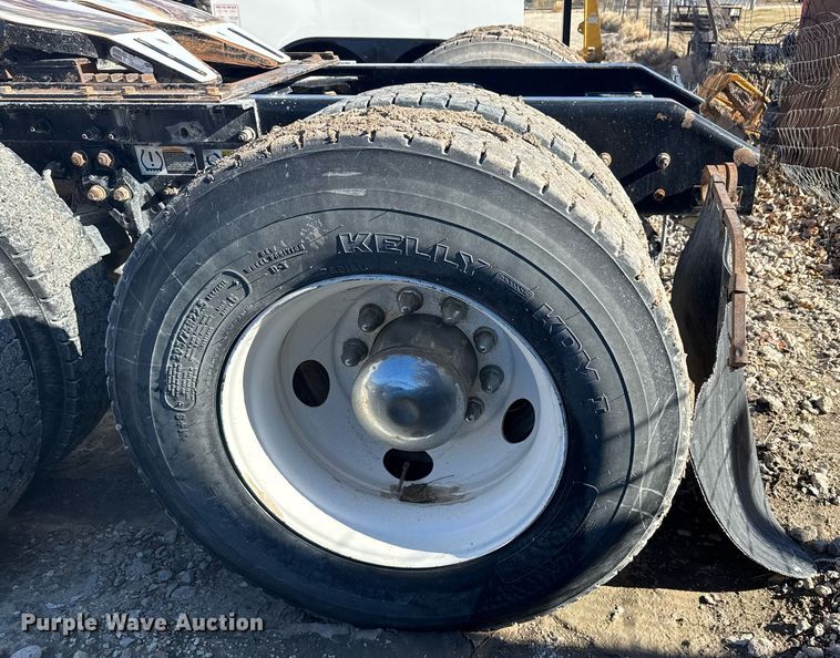 image for item DX3842 2010 Kenworth T800 semi truck