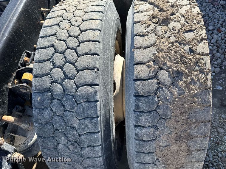 image for item DX3842 2010 Kenworth T800 semi truck