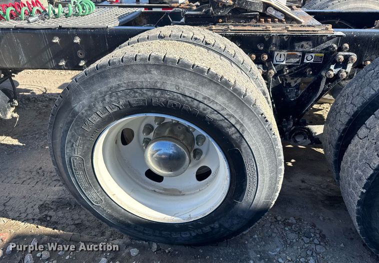 image for item DX3842 2010 Kenworth T800 semi truck