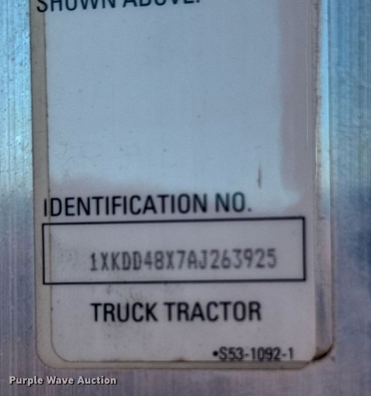 image for item DX3842 2010 Kenworth T800 semi truck