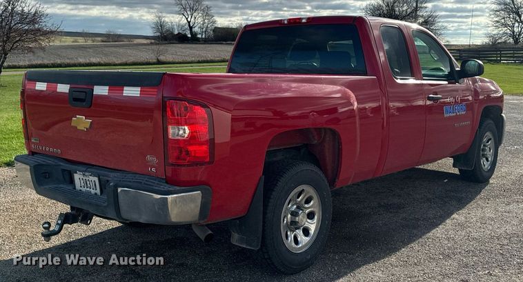 image for item EG6999 2012 Chevrolet Silverado 1500 Ext. Cab pickup truck