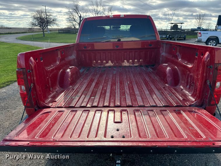 image for item EG6999 2012 Chevrolet Silverado 1500 Ext. Cab pickup truck