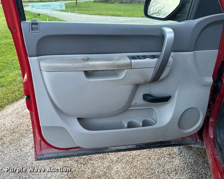 image for item EG6999 2012 Chevrolet Silverado 1500 Ext. Cab pickup truck