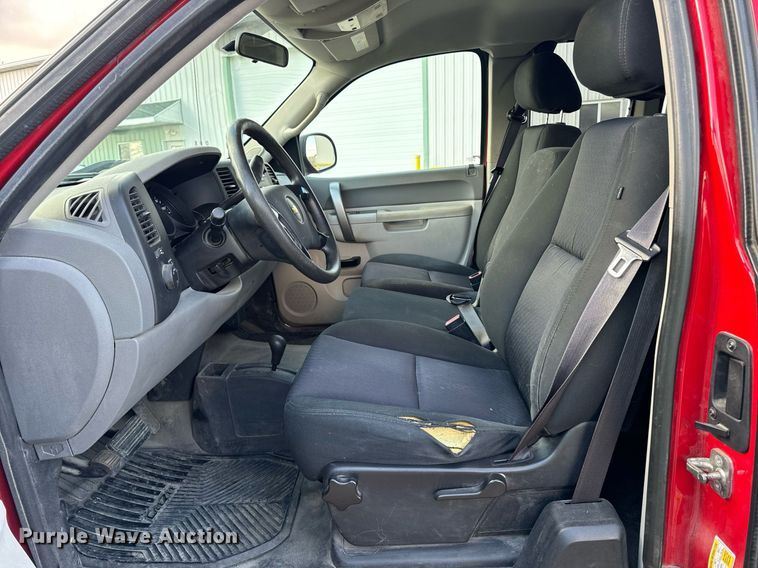 image for item EG6999 2012 Chevrolet Silverado 1500 Ext. Cab pickup truck