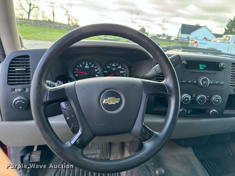 image for item EG6999 2012 Chevrolet Silverado 1500 Ext. Cab pickup truck