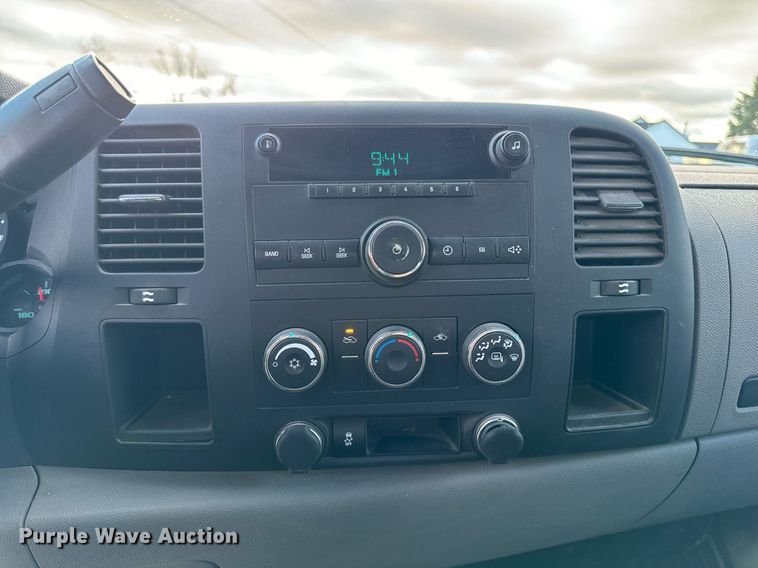 image for item EG6999 2012 Chevrolet Silverado 1500 Ext. Cab pickup truck