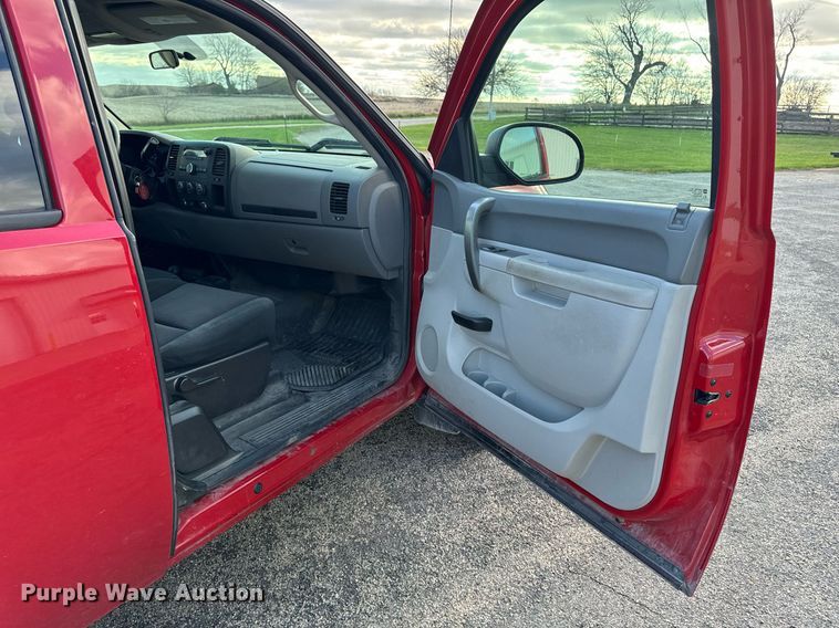 image for item EG6999 2012 Chevrolet Silverado 1500 Ext. Cab pickup truck