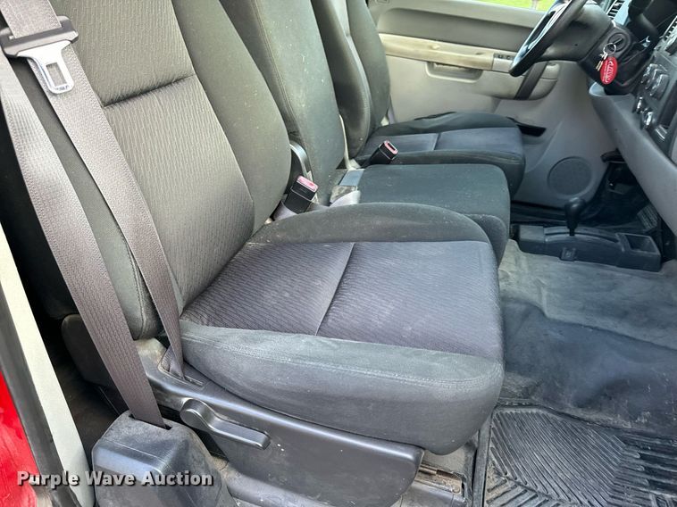 image for item EG6999 2012 Chevrolet Silverado 1500 Ext. Cab pickup truck