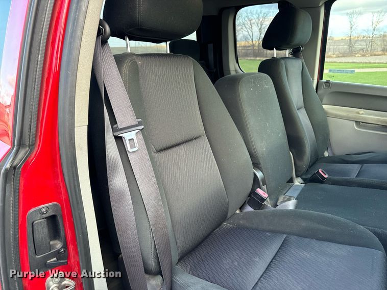 image for item EG6999 2012 Chevrolet Silverado 1500 Ext. Cab pickup truck