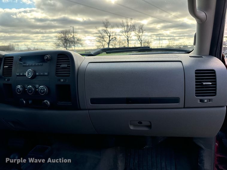 image for item EG6999 2012 Chevrolet Silverado 1500 Ext. Cab pickup truck