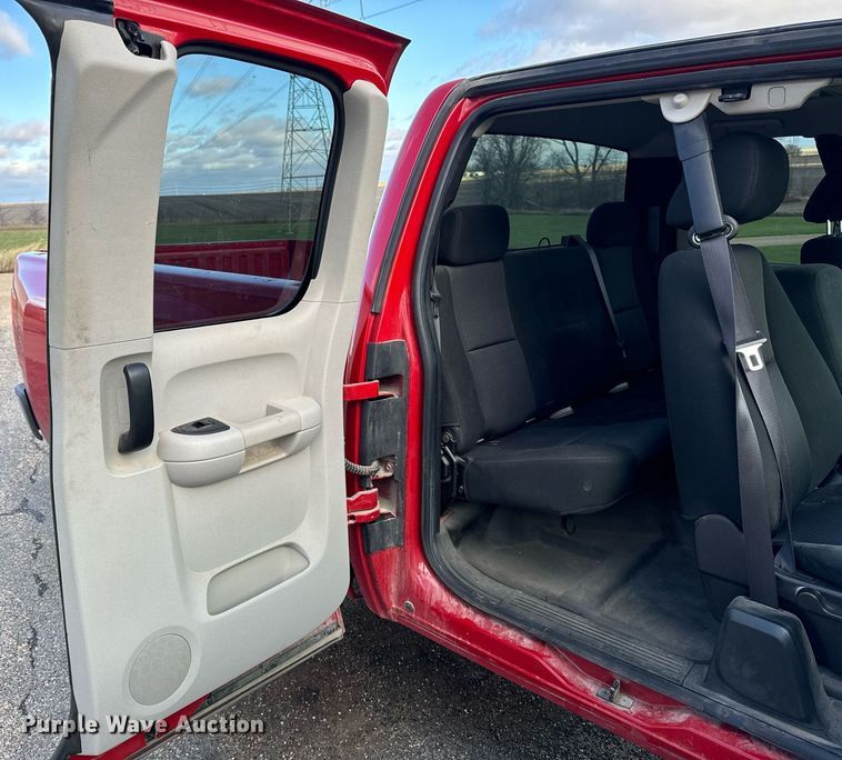 image for item EG6999 2012 Chevrolet Silverado 1500 Ext. Cab pickup truck