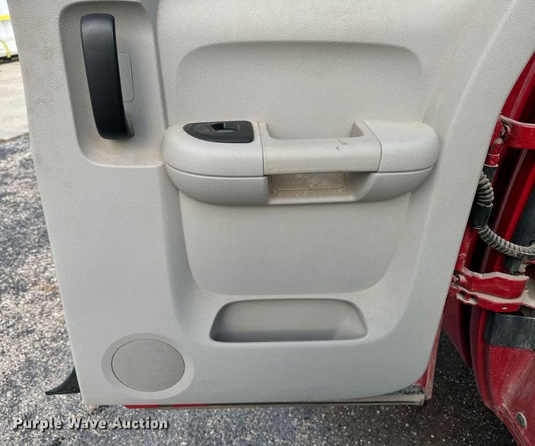 image for item EG6999 2012 Chevrolet Silverado 1500 Ext. Cab pickup truck