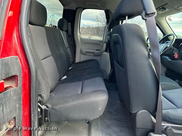 image for item EG6999 2012 Chevrolet Silverado 1500 Ext. Cab pickup truck