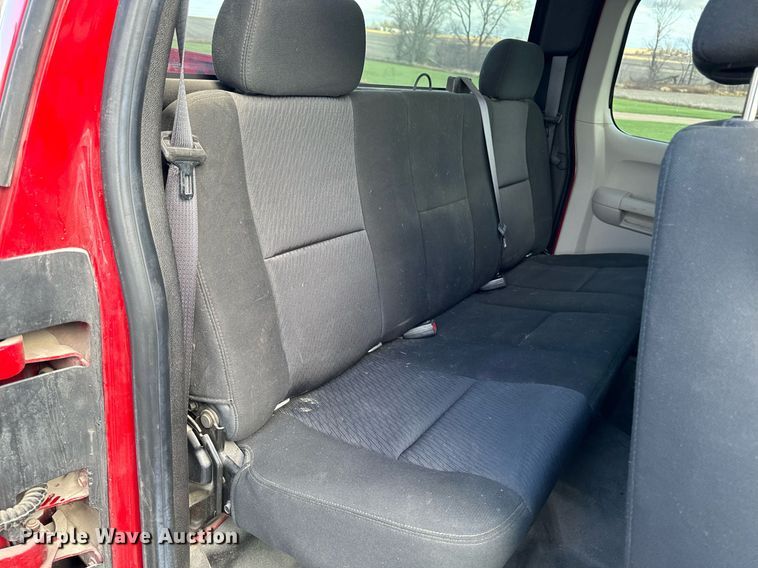 image for item EG6999 2012 Chevrolet Silverado 1500 Ext. Cab pickup truck