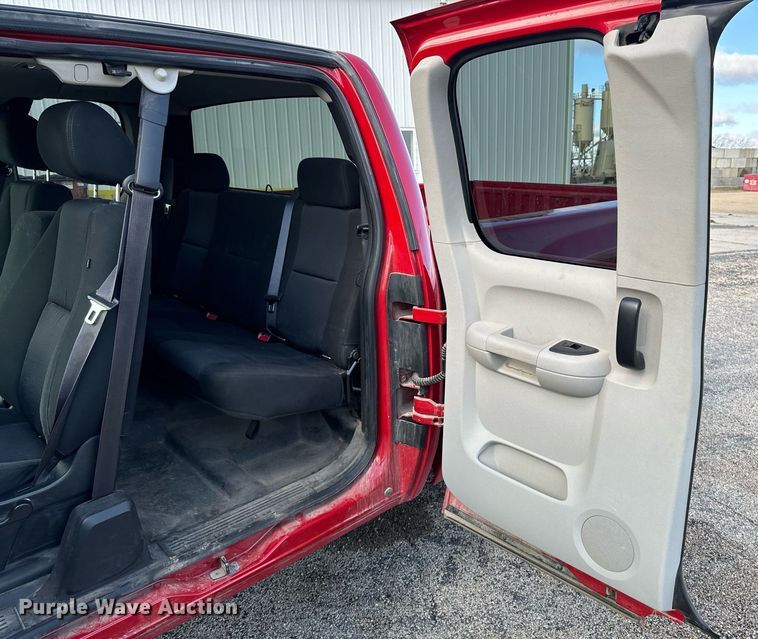 image for item EG6999 2012 Chevrolet Silverado 1500 Ext. Cab pickup truck