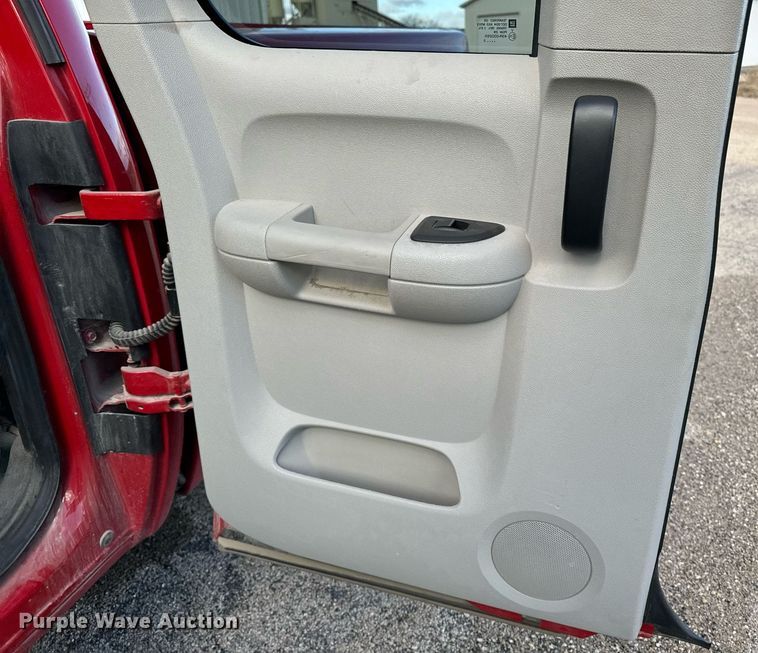 image for item EG6999 2012 Chevrolet Silverado 1500 Ext. Cab pickup truck