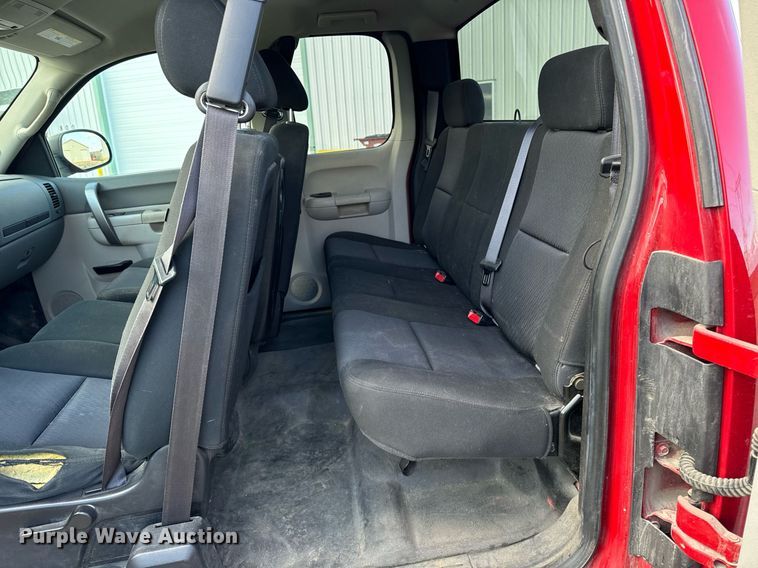 image for item EG6999 2012 Chevrolet Silverado 1500 Ext. Cab pickup truck