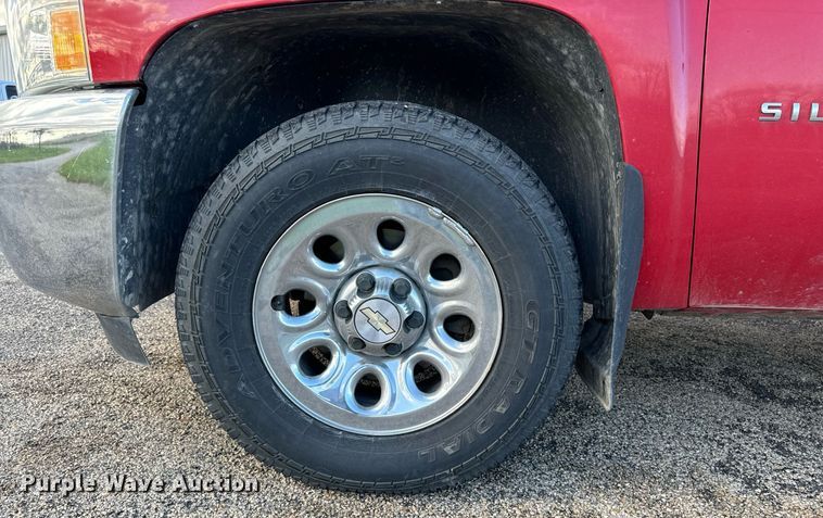 image for item EG6999 2012 Chevrolet Silverado 1500 Ext. Cab pickup truck