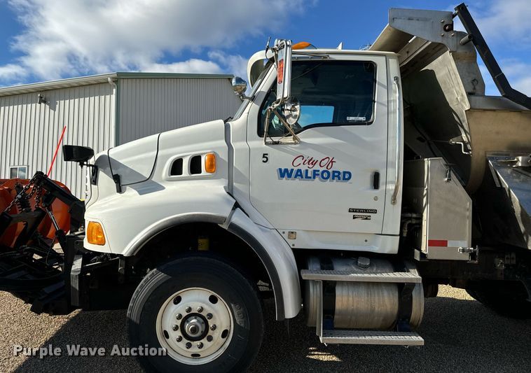 image for item EG7001 2005 Sterling L8500 dump truck