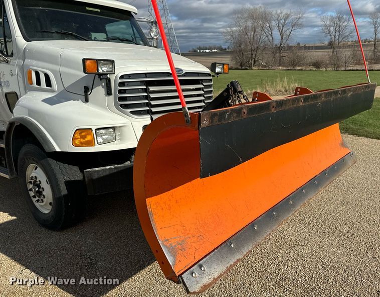 image for item EG7001 2005 Sterling L8500 dump truck