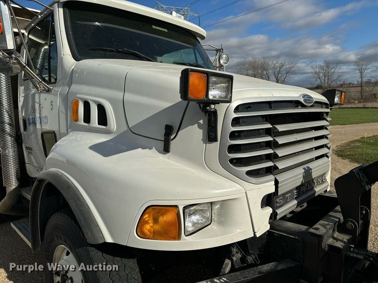 image for item EG7001 2005 Sterling L8500 dump truck