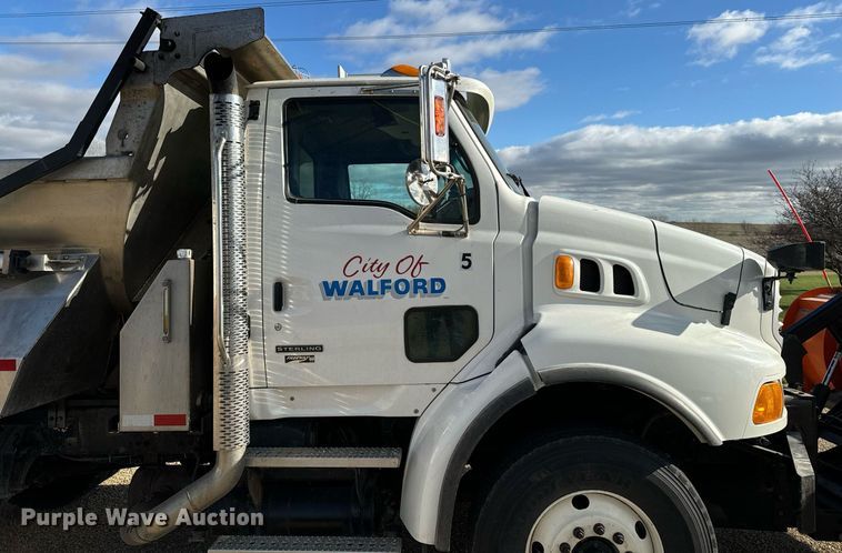 image for item EG7001 2005 Sterling L8500 dump truck