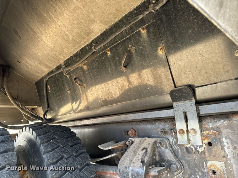 image for item EG7001 2005 Sterling L8500 dump truck