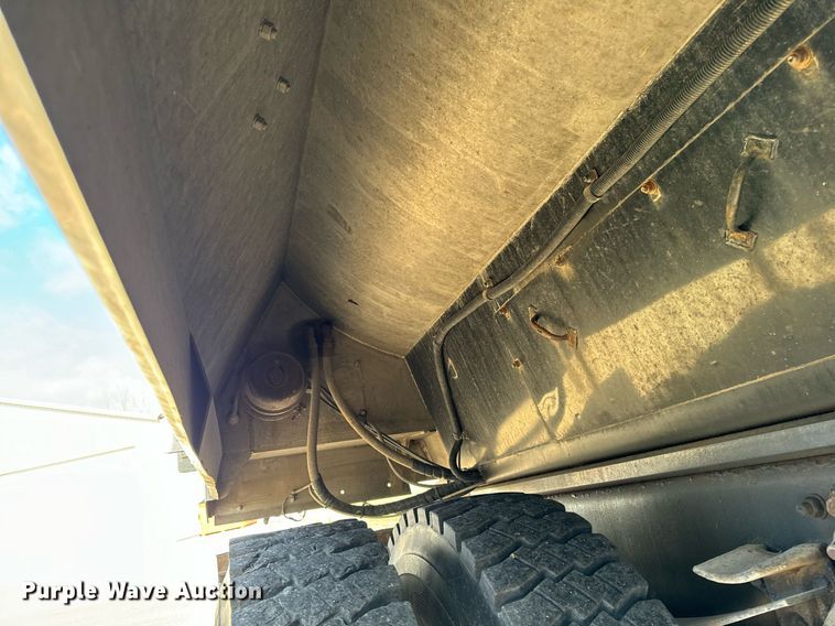 image for item EG7001 2005 Sterling L8500 dump truck