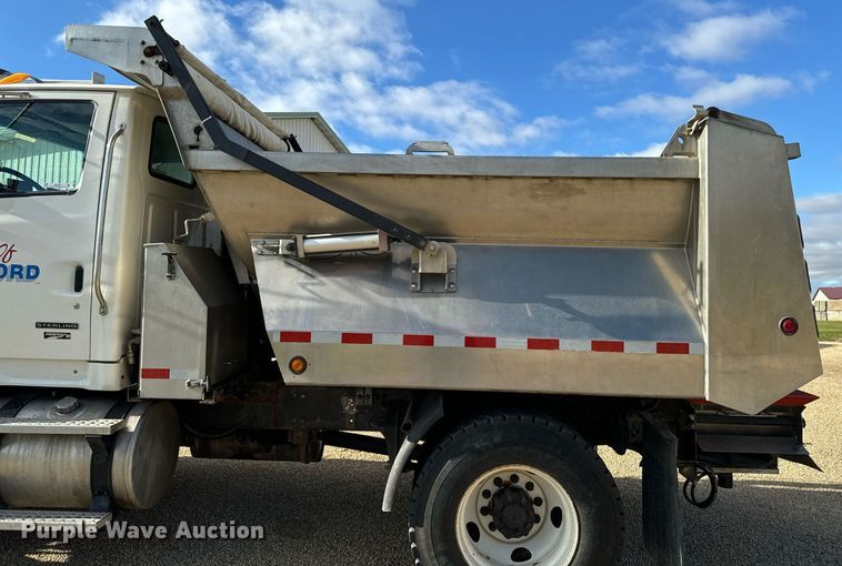 image for item EG7001 2005 Sterling L8500 dump truck