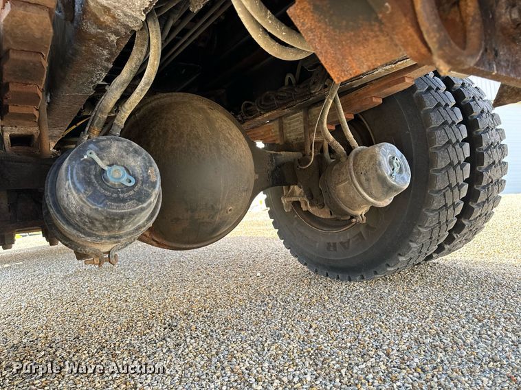 image for item EG7001 2005 Sterling L8500 dump truck