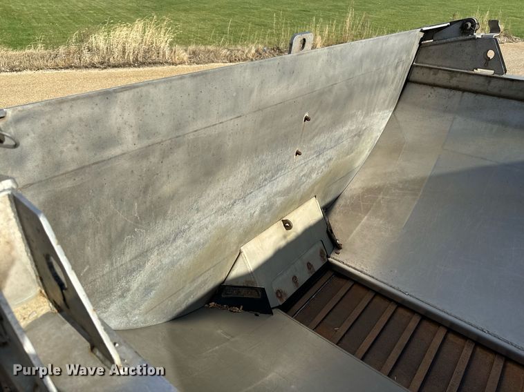 image for item EG7001 2005 Sterling L8500 dump truck