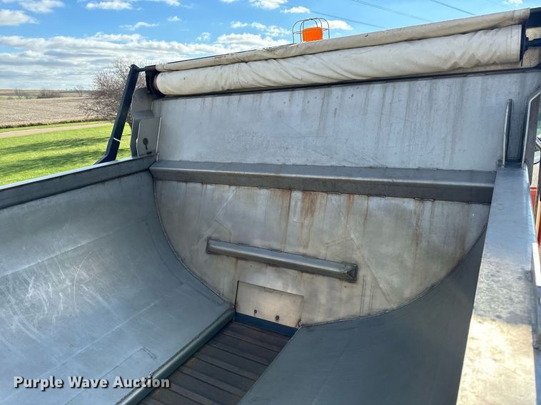 image for item EG7001 2005 Sterling L8500 dump truck