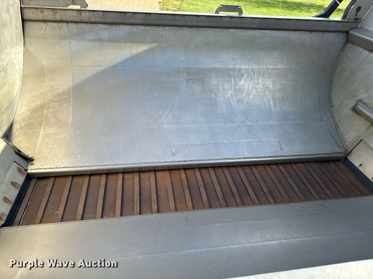 image for item EG7001 2005 Sterling L8500 dump truck