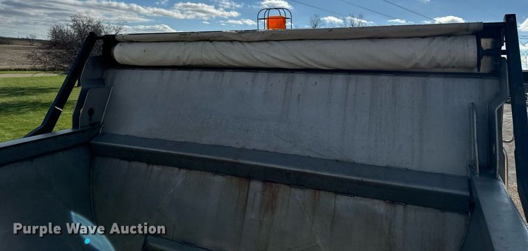 image for item EG7001 2005 Sterling L8500 dump truck