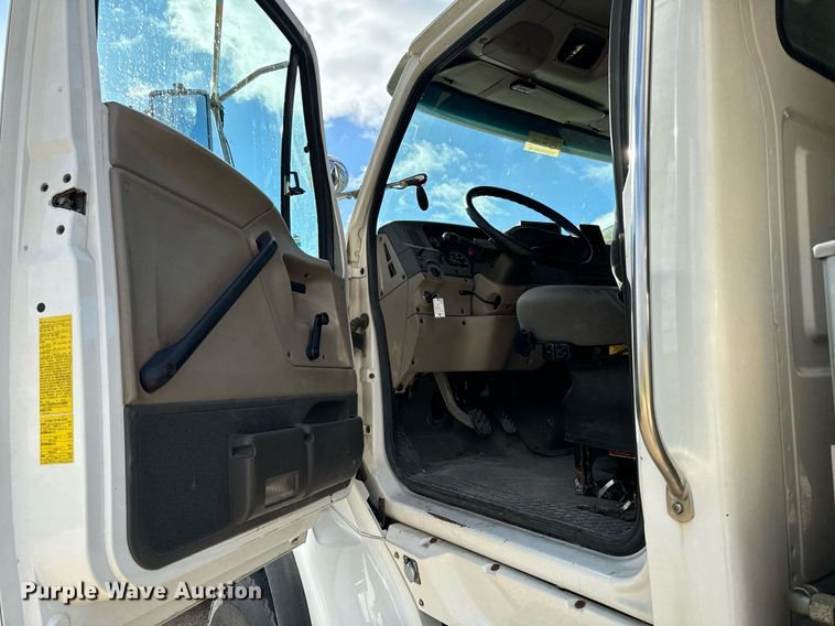 image for item EG7001 2005 Sterling L8500 dump truck