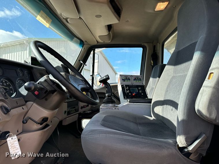 image for item EG7001 2005 Sterling L8500 dump truck