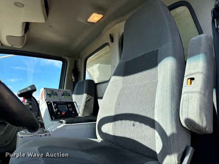 image for item EG7001 2005 Sterling L8500 dump truck