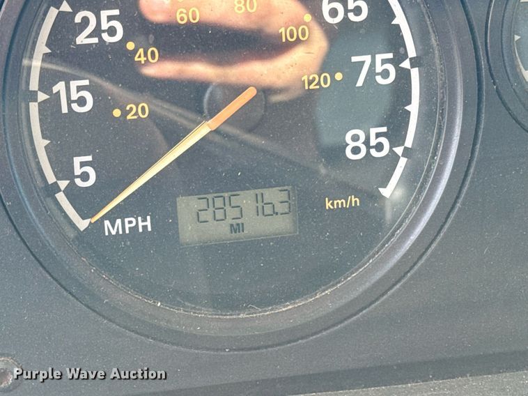 image for item EG7001 2005 Sterling L8500 dump truck