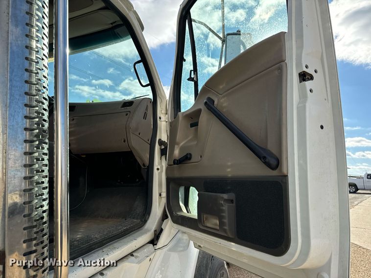 image for item EG7001 2005 Sterling L8500 dump truck