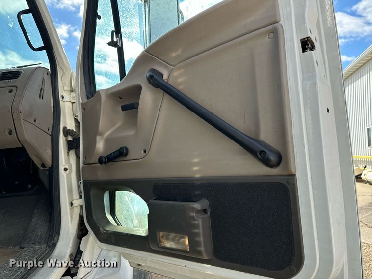 image for item EG7001 2005 Sterling L8500 dump truck