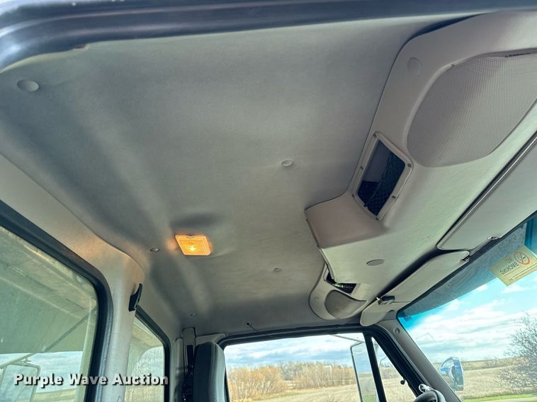 image for item EG7001 2005 Sterling L8500 dump truck