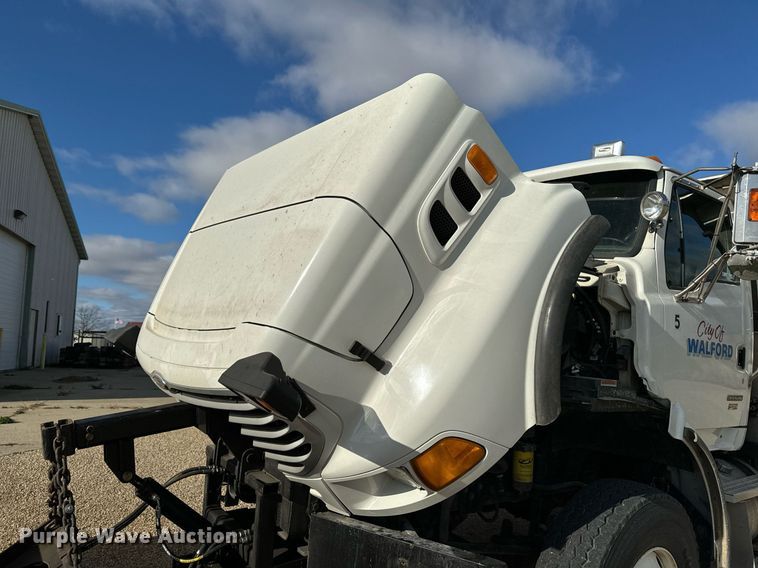 image for item EG7001 2005 Sterling L8500 dump truck