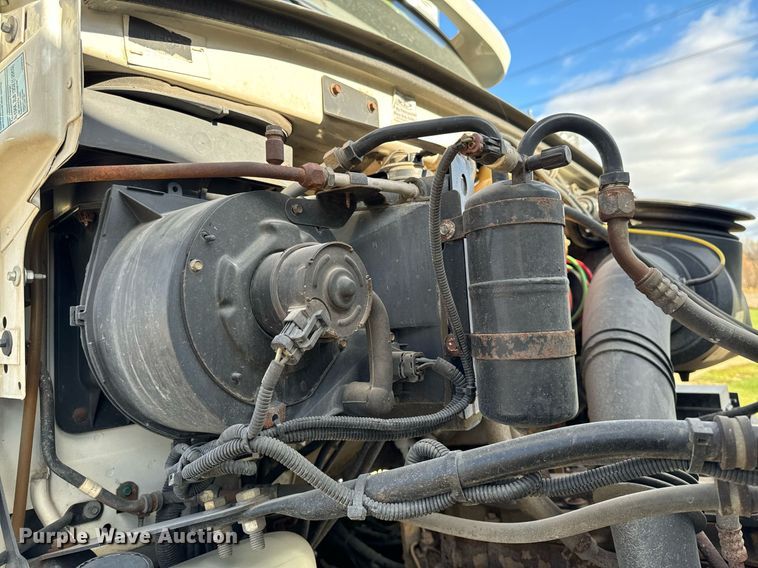 image for item EG7001 2005 Sterling L8500 dump truck