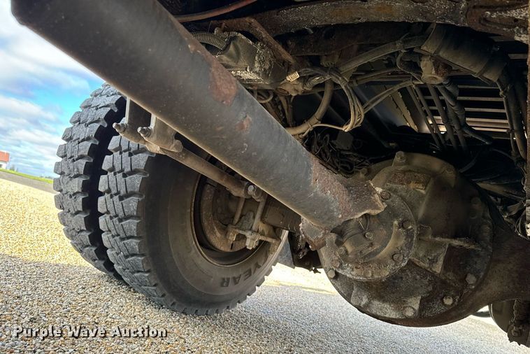 image for item EG7001 2005 Sterling L8500 dump truck