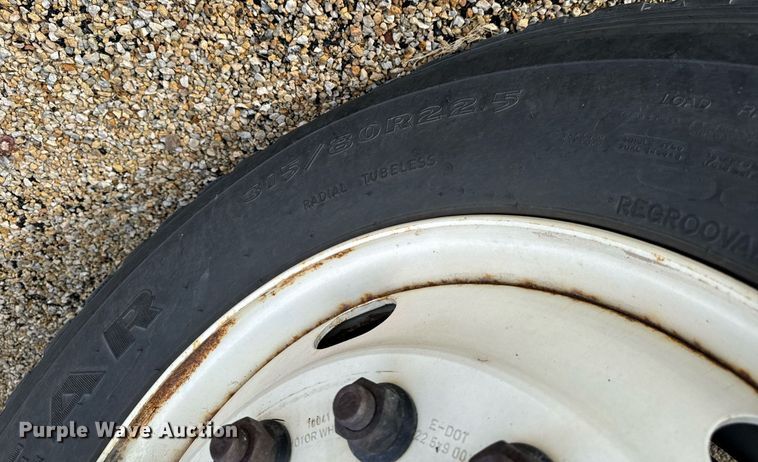 image for item EG7001 2005 Sterling L8500 dump truck