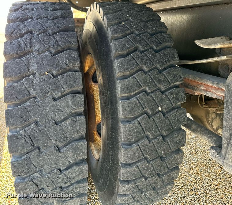 image for item EG7001 2005 Sterling L8500 dump truck