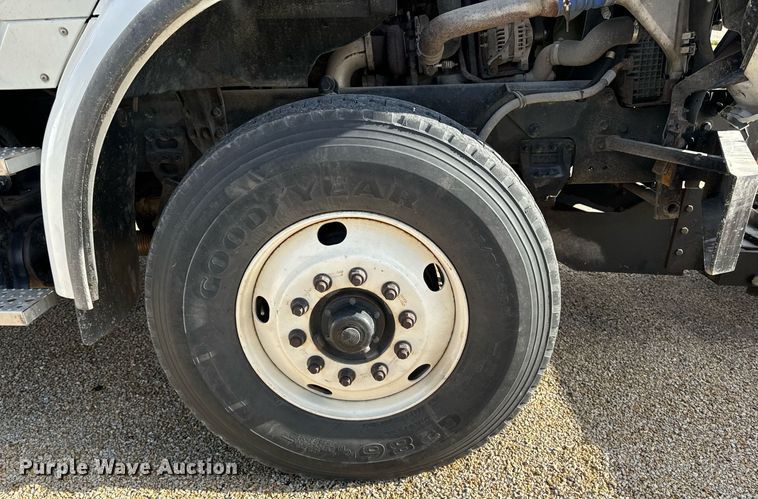 image for item EG7001 2005 Sterling L8500 dump truck